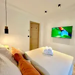 Lägenhet 2026 F1 Gp Monaco # - 6 Persons - 2 Bedrooms - Full Renovated - Full Clim - Hypercenter - And Sun Menton