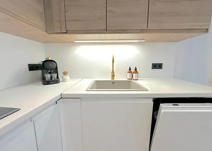 Апартаменты Monaco # - 6 Persons - 2 Bedrooms - Full Renovated - Full Clim - Hypercenter - And Sun