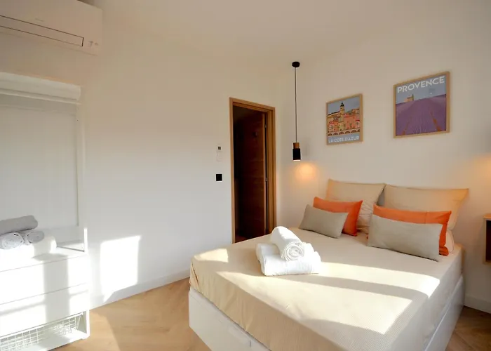 Apartment Monaco # - 6 Persons - 2 Bedrooms - Full Renovated - Private Parking - Full Clim - Hypercenter - And Sun Menton