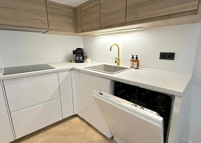 Апартаменты Monaco # - 6 Persons - 2 Bedrooms - Full Renovated - Full Clim - Hypercenter - And Sun *