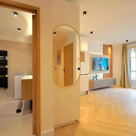 Apartman Monaco # - 6 Persons - 2 Bedrooms - Full Renovated - Private Parking - Hypercenter - Clim - And Sun Menton