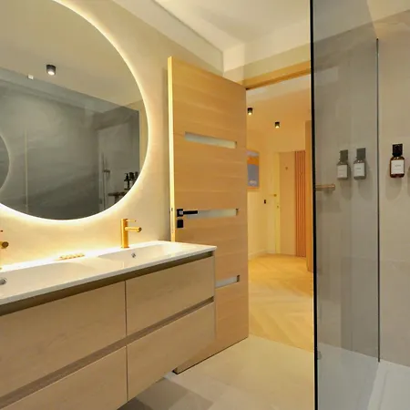 Monaco # - 6 Persons - 2 Bedrooms - Full Renovated - Private Parking - Hypercenter - Clim - And Sun Apartment Menton