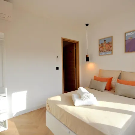 Apartment Monaco # - 6 Persons - 2 Bedrooms - Full Renovated - Private Parking - Hypercenter - Clim - And Sun Menton