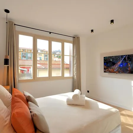 Apartment MONACO - MENTON - 6 PERSONS - 2 BEDROOMS - FULL RENOVATED - FULL CLIM - HYPERCENTER - BEACH AND SUn