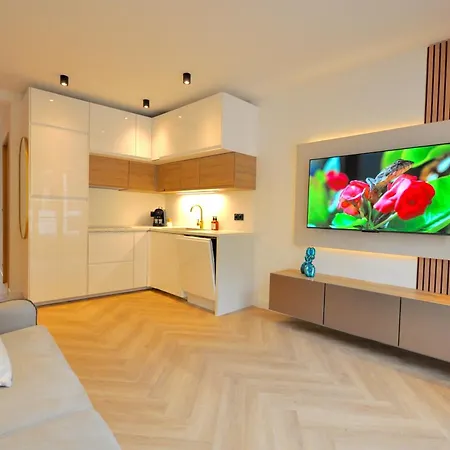 Apartman Monaco # - 6 Persons - 2 Bedrooms - Full Renovated - Private Parking - Hypercenter - Clim - And Sun *