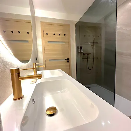 Monaco - Menton - Full Clim - 6 Persons - 2 Bedrooms - Full Renovated - Hypercenter - Beach And Sun *