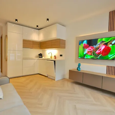 Monaco # - 6 Persons - 2 Bedrooms - Full Renovated - Private Parking - Hypercenter - Clim - And Sun Apartman *