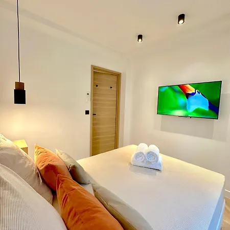 شقة Monaco # - 6 Persons - 2 Bedrooms - Full Renovated - Full Clim - Hypercenter - And Sun مينتون