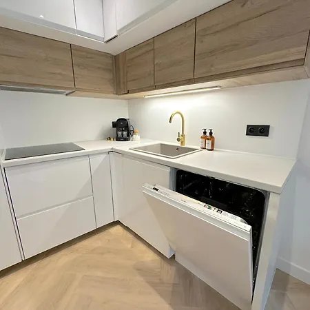 شقة Monaco # - 6 Persons - 2 Bedrooms - Full Renovated - Full Clim - Hypercenter - And Sun *