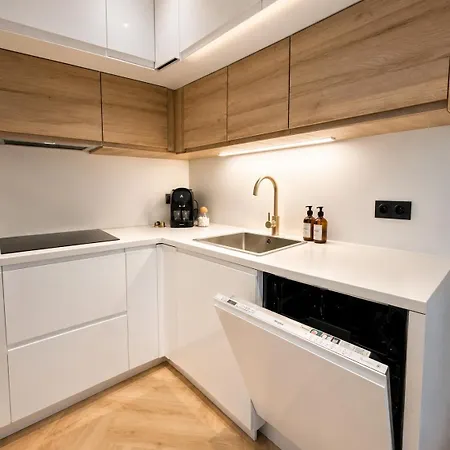 MONACO - MENTON - 6 PERSONS - 2 BEDROOMS - FULL RENOVATED - FULL CLIM - HYPERCENTER - BEACH AND SUn Apartment