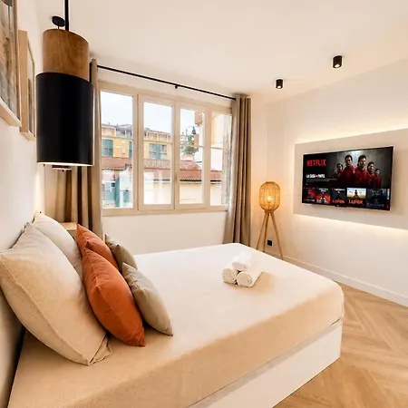 MONACO - MENTON - 6 PERSONS - 2 BEDROOMS - FULL RENOVATED - FULL CLIM - HYPERCENTER - BEACH AND SUn