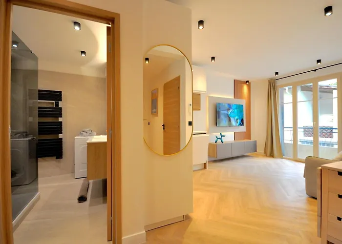 Apartment Monaco # - 6 Persons - 2 Bedrooms - Full Renovated - Full Clim - Hypercenter - And Sun Menton