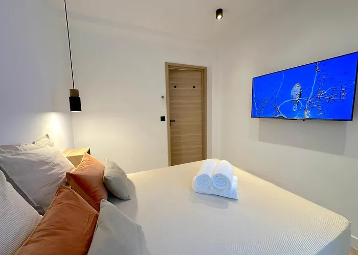 Apartment Monaco # - 6 Persons - 2 Bedrooms - Full Renovated - Full Clim - Hypercenter - And Sun Menton