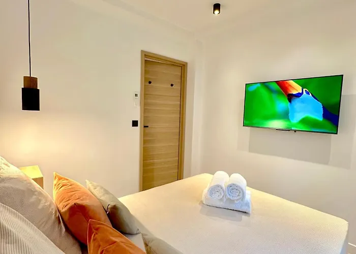 Apartmán Monaco # - 6 Persons - 2 Bedrooms - Full Renovated - Full Clim - Hypercenter - And Sun Menton