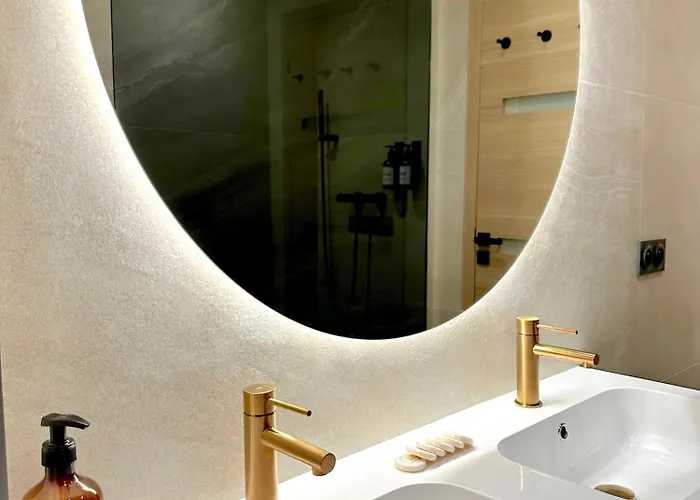 Monaco # - 6 Persons - 2 Bedrooms - Full Renovated - Full Clim - Hypercenter - And Sun Apartment Menton